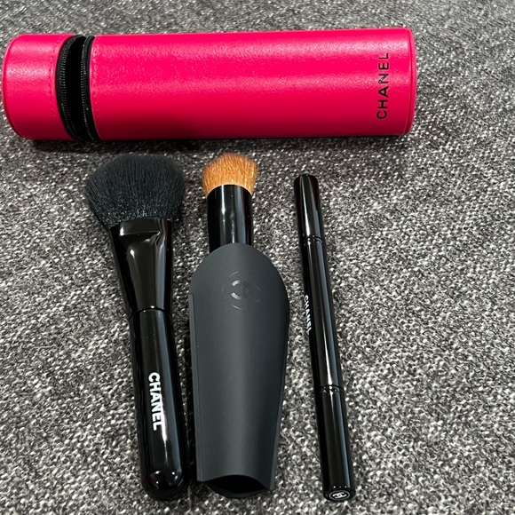 Chanel Pink Diva Limited Edition Brush Set, Compact Mirror and Nail File - Picture 6 of 12